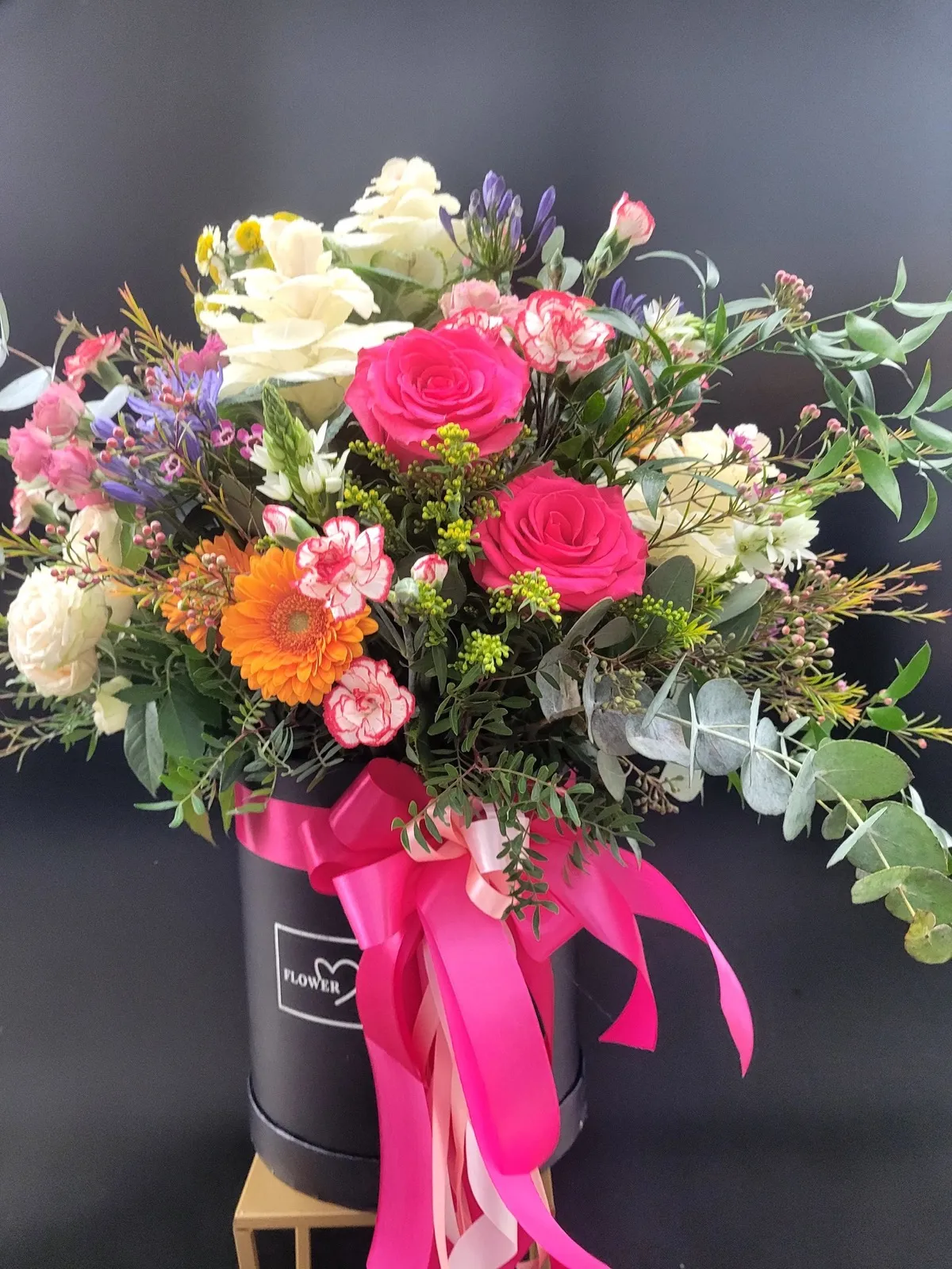 Elegancki flower box z różami — kwiaciarnia Bukieteria Gorzów